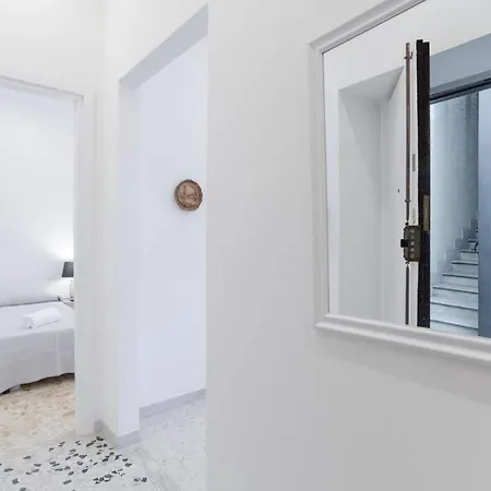 Large In Center, Termini Area Appartement *